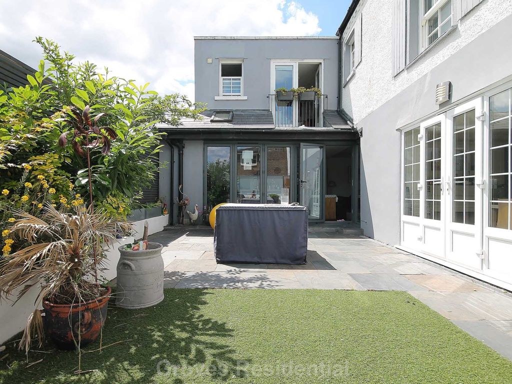 4 bed semidetached house to rent in Lime Grove, New Malden KT3, £3,350 pcm Zoopla