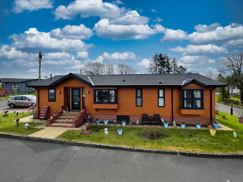 2 bed mobile/park home for sale in Bank Street, Neilston, Glasgow G78