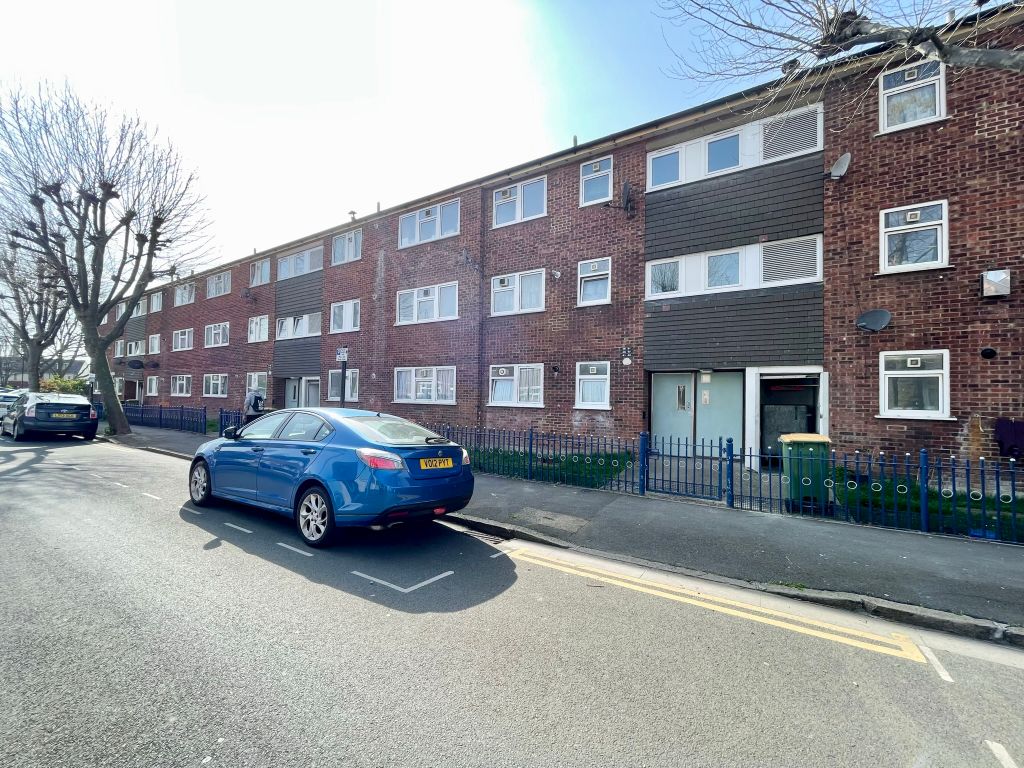 2 bed flat for sale in Gainsborough Avenue, London E12, £390,000 Zoopla