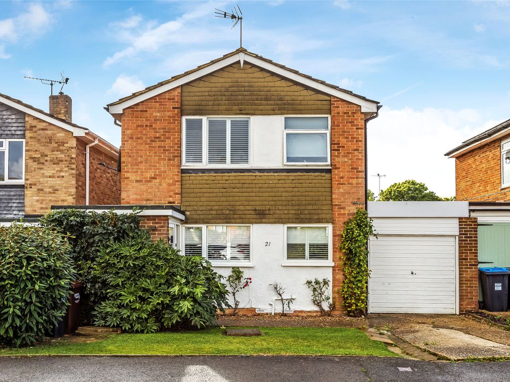 3 bed linkdetached house for sale in Boulthurst Way, Hurst Green, Surrey RH8, £550,000 Zoopla