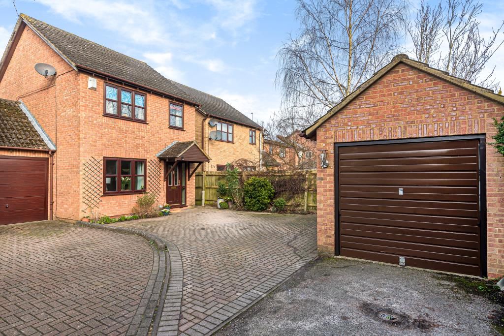 3 bed terraced house to rent in Melrose, Bracknell RG12, £1,500 pcm