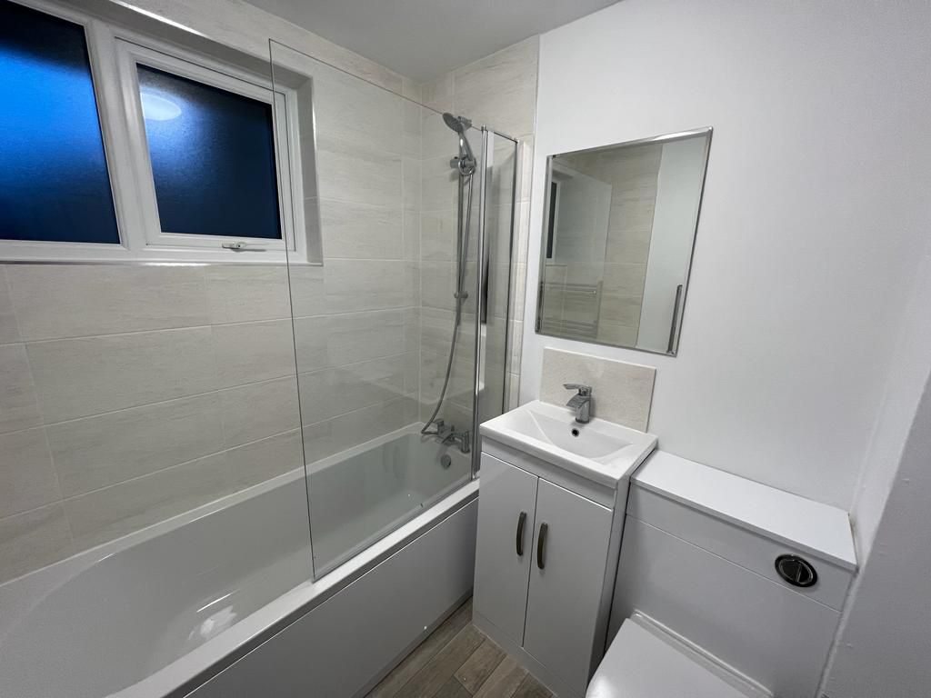 3 bed end terrace house to rent in Lamerton Road, Bordon GU35 Zoopla