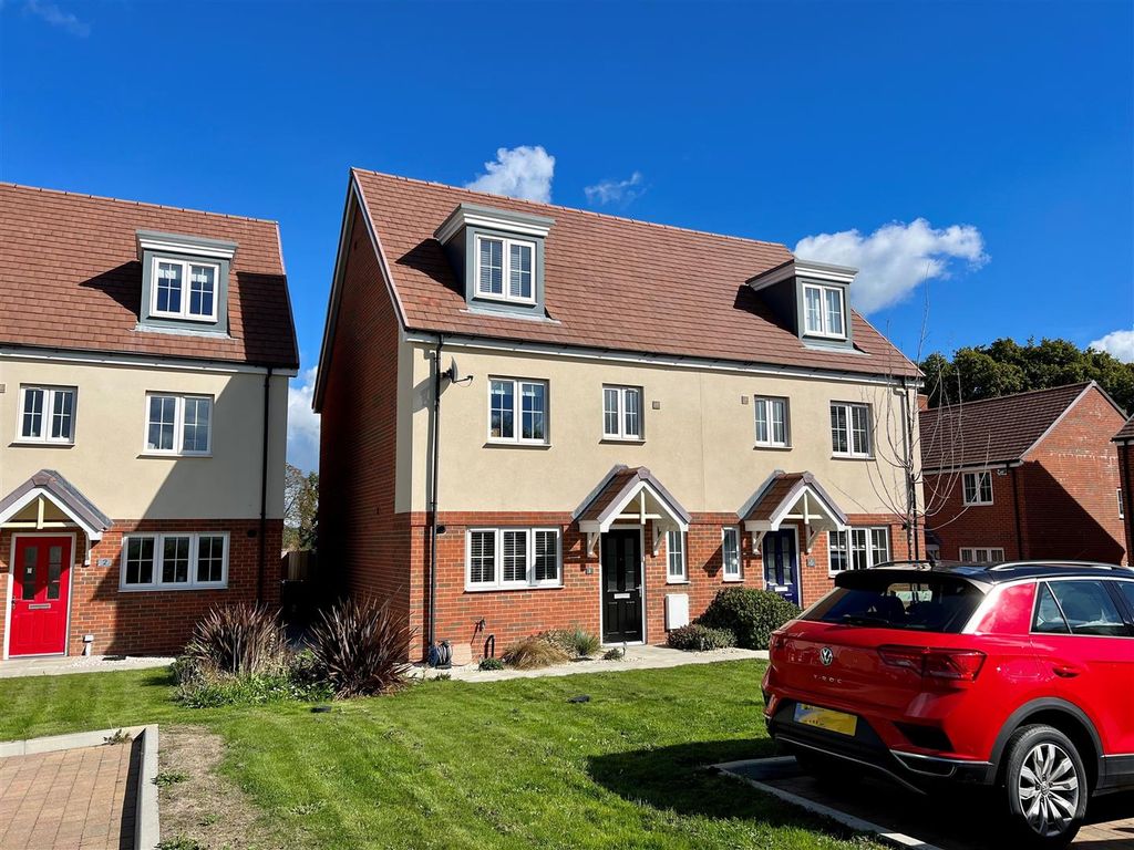 4 bed town house for sale in Ramsons Lane, Stone Cross, Pevensey BN24