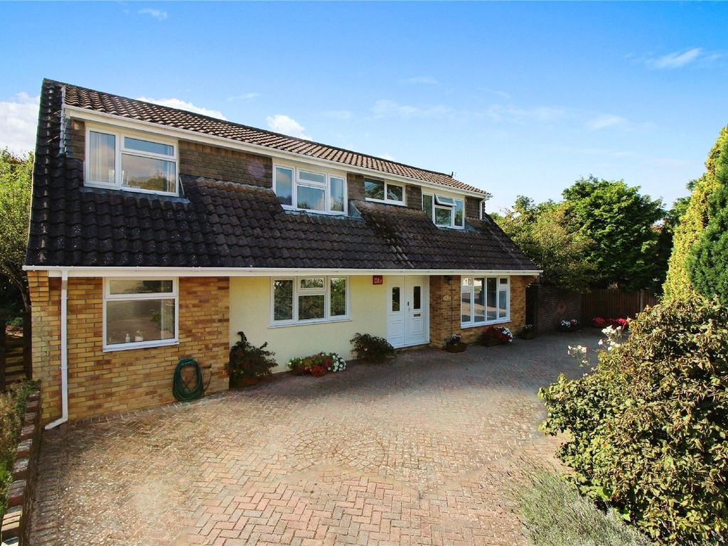 6 bed detached house for sale in The Glade, Waterlooville, Hampshire