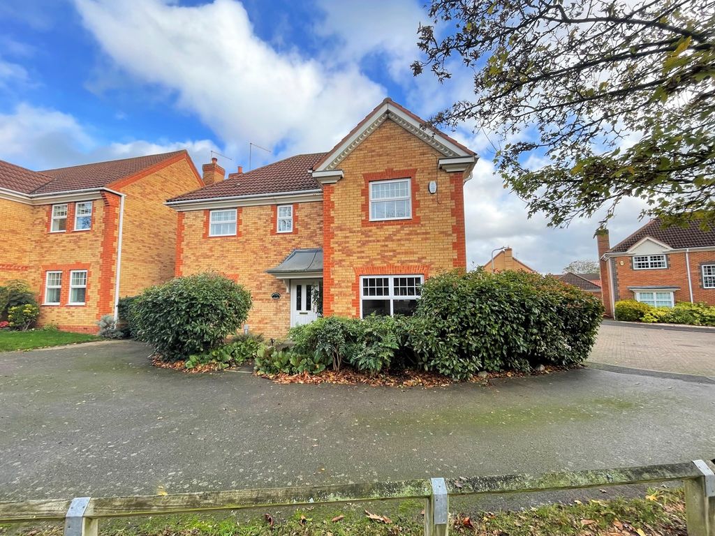 4 bed detached house for sale in Peninsular Close, Wootton, Northampton