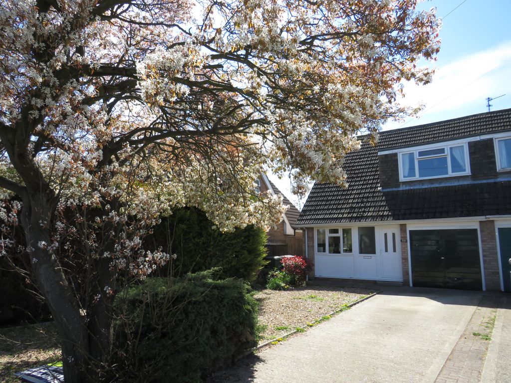 3 bed semidetached house to rent in Oakleigh Drive, Orton Longueville