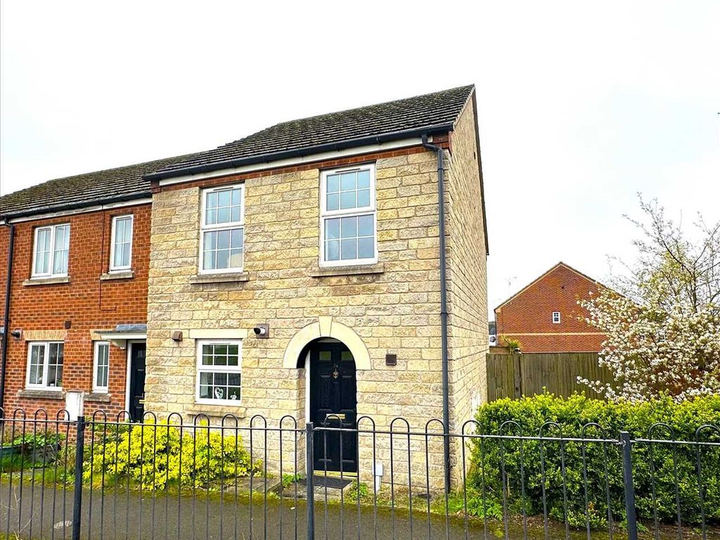 3 bed town house for sale in St. James Place, Scunthorpe DN16, £159,950