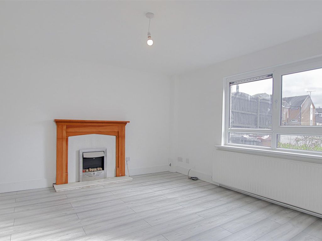 3 bed town house to rent in Beatrice Place, Blackburn BB2, £800 pcm Zoopla