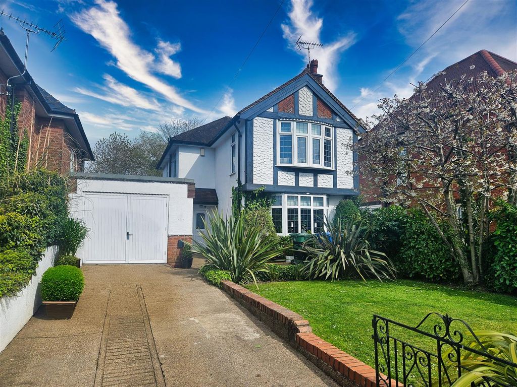 3 bed detached house for sale in Sutton Road, Mansfield NG18, £300,000 Zoopla