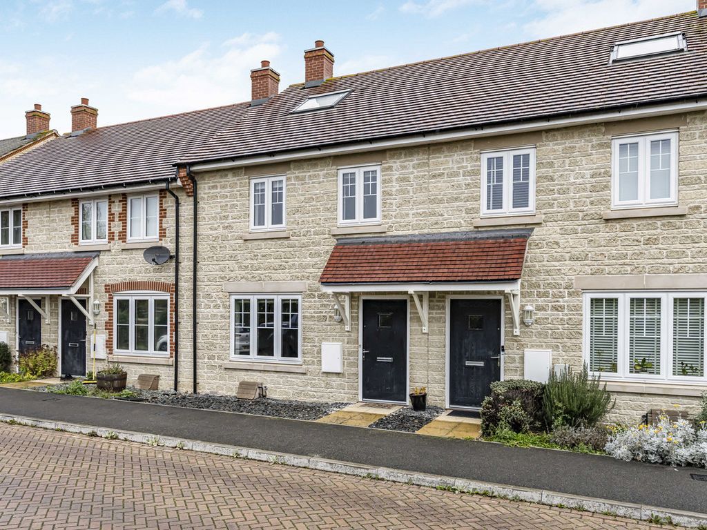 3 bed terraced house for sale in Nursery End, Stanford In The Vale SN7