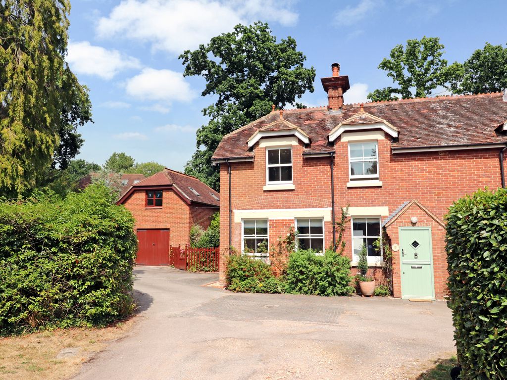 2 bed semidetached house for sale in Botley Road, Curdridge