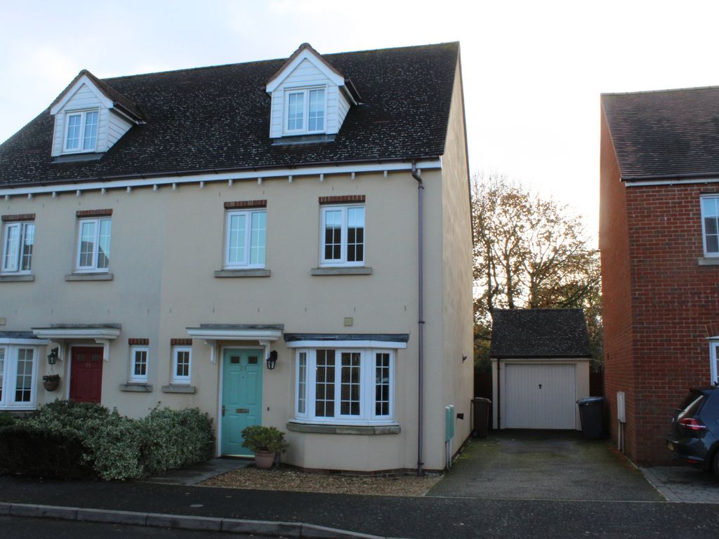 4 bed semidetached house to rent in Pine Close, Rendlesham, Woodbridge