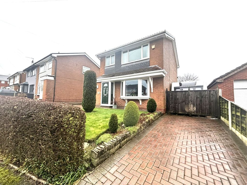 3 bed detached house for sale in Pool Field Close, Radcliffe M26, £