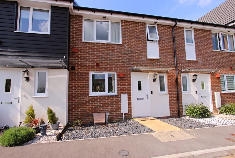3 bed terraced house for sale in Woolhampton Drive, Basingstoke RG24, £
