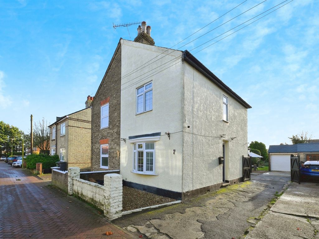2 bed semidetached house for sale in Lea Road, Hoddesdon EN11, £