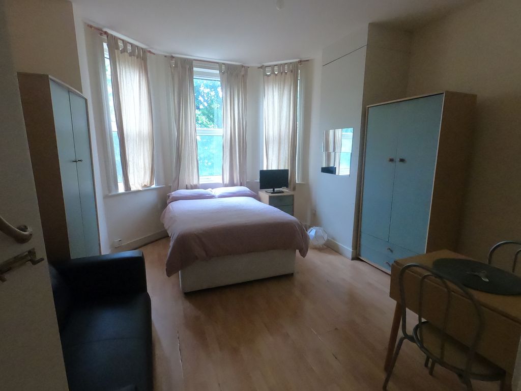 Studio to rent in St Pauls Avenue, Willesden Green NW2 Zoopla