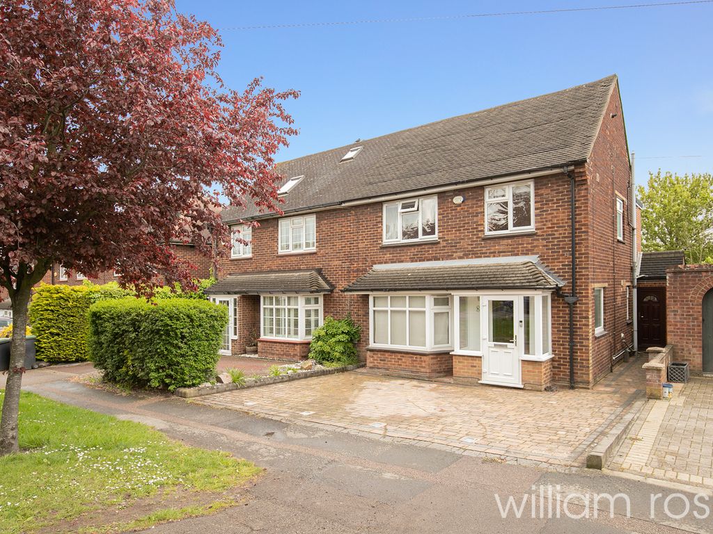 3 bed semidetached house for sale in Loughton Way, Buckhurst Hill IG9
