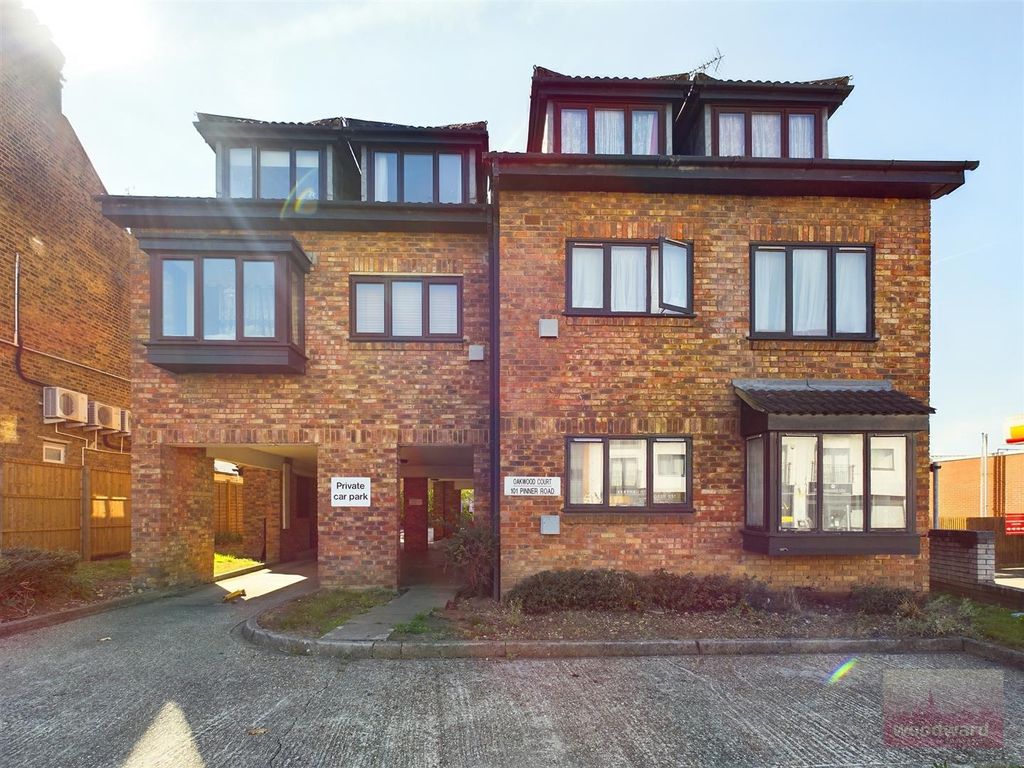 1 bed flat to rent in Pinner Road, North Harrow, Harrow HA1, £1,350 pcm