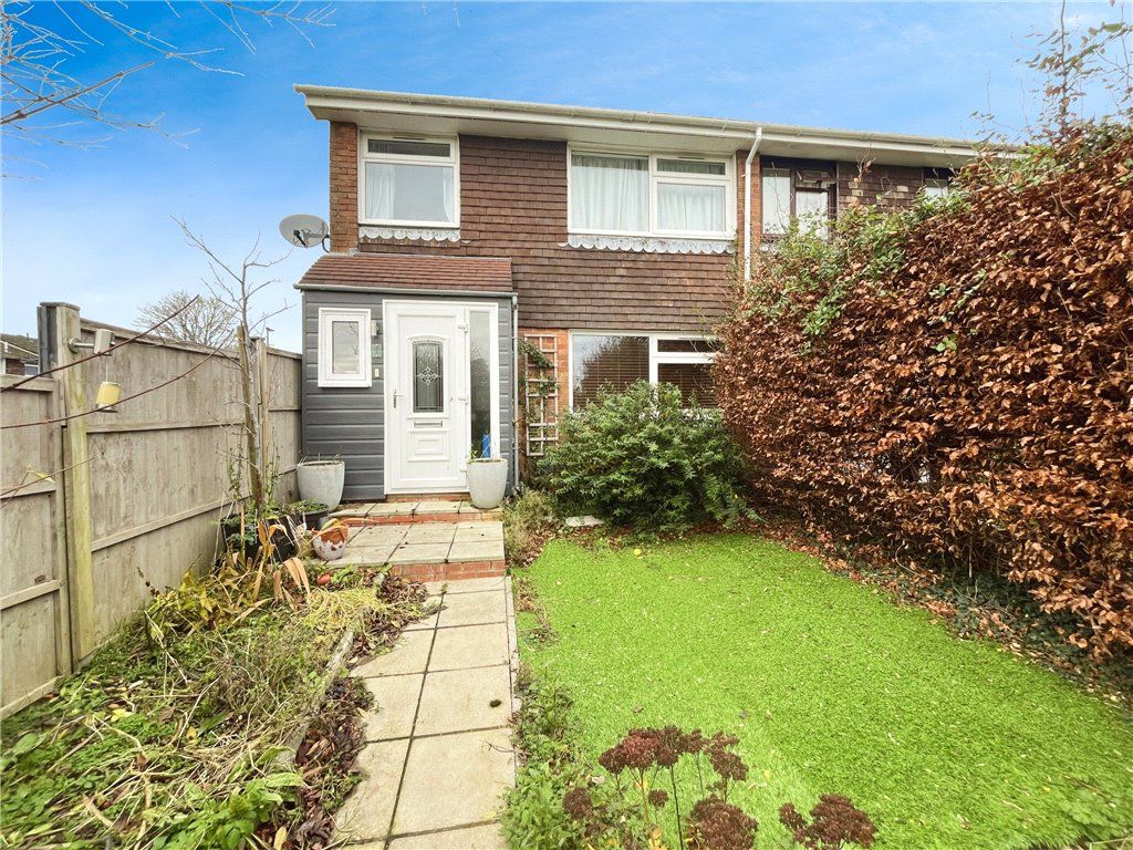 3 bed end terrace house for sale in Lyall Place, Farnham, Surrey GU9, £