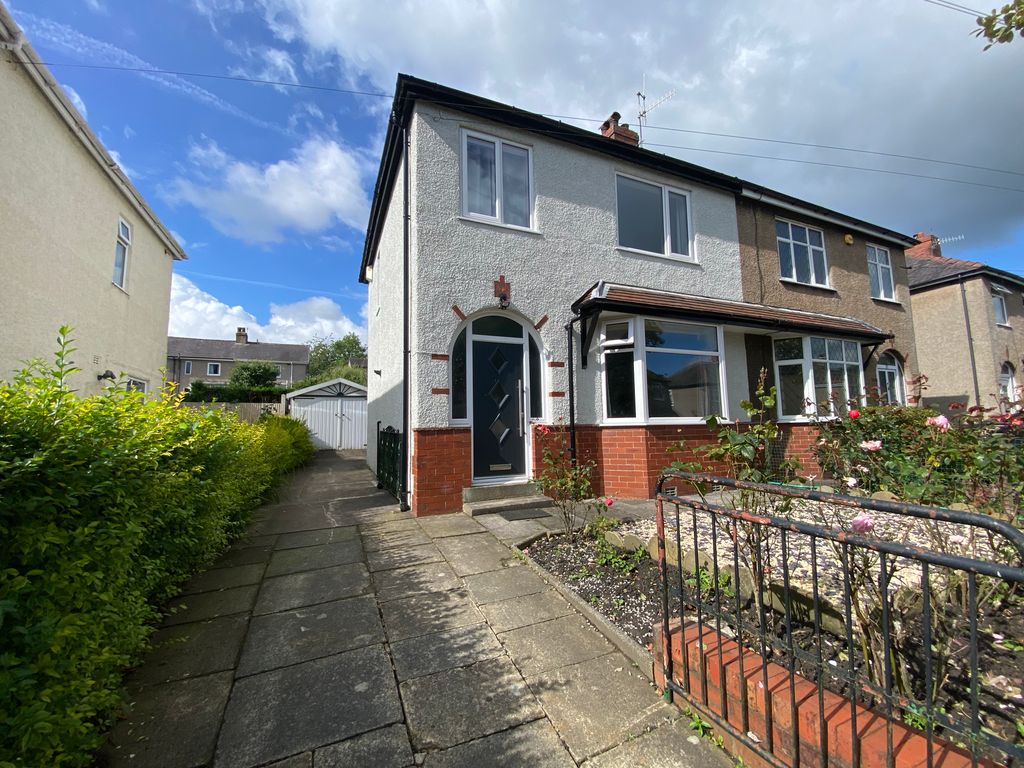 3 bed semidetached house for sale in Caernarvon Avenue, Padiham