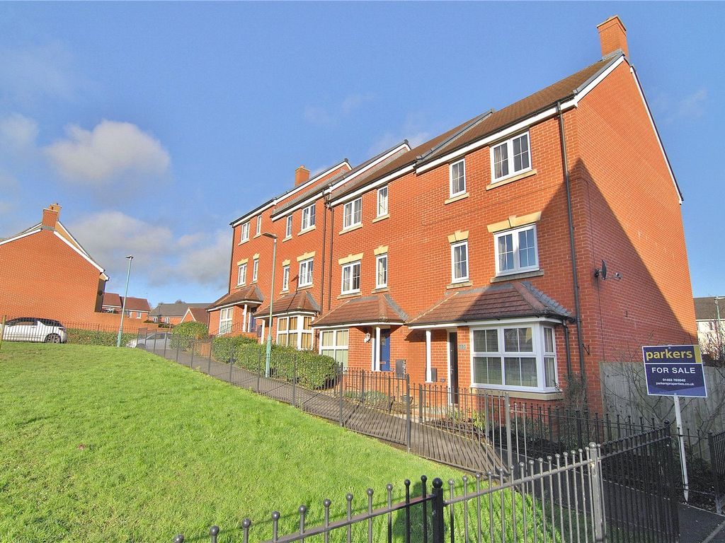 5 bed end terrace house to rent in Jack Russell Close, Stroud