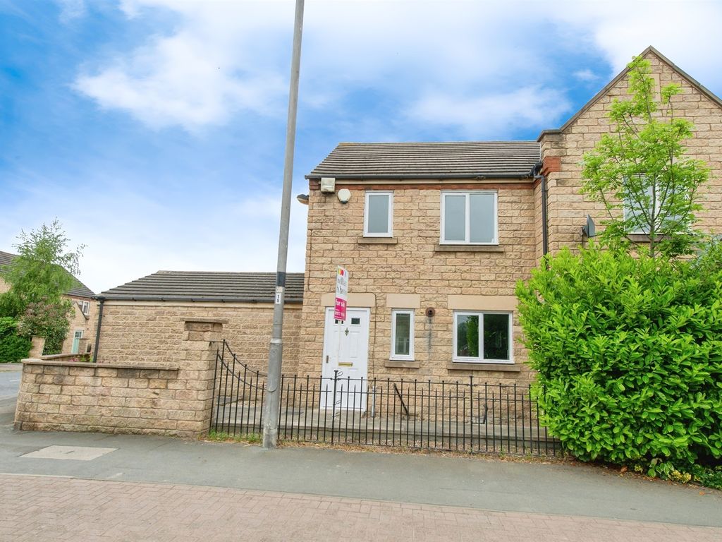 3 bed town house for sale in Pasture View, Ackworth, Pontefract WF7, £