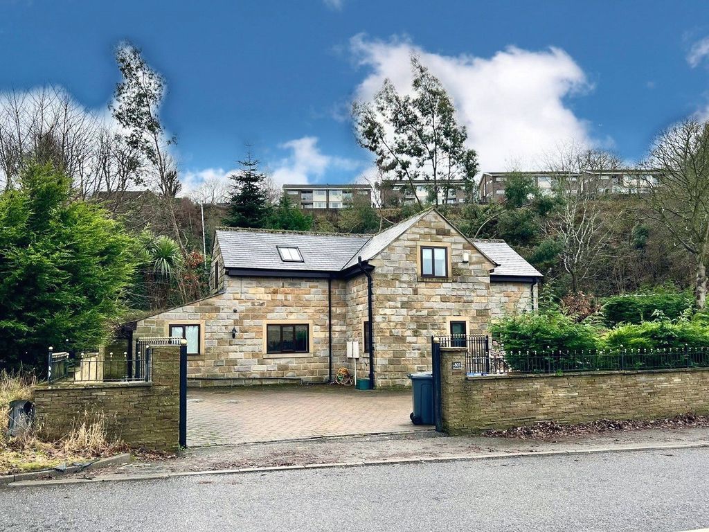 3 bed detached house for sale in Manchester Road, Sheffield, South