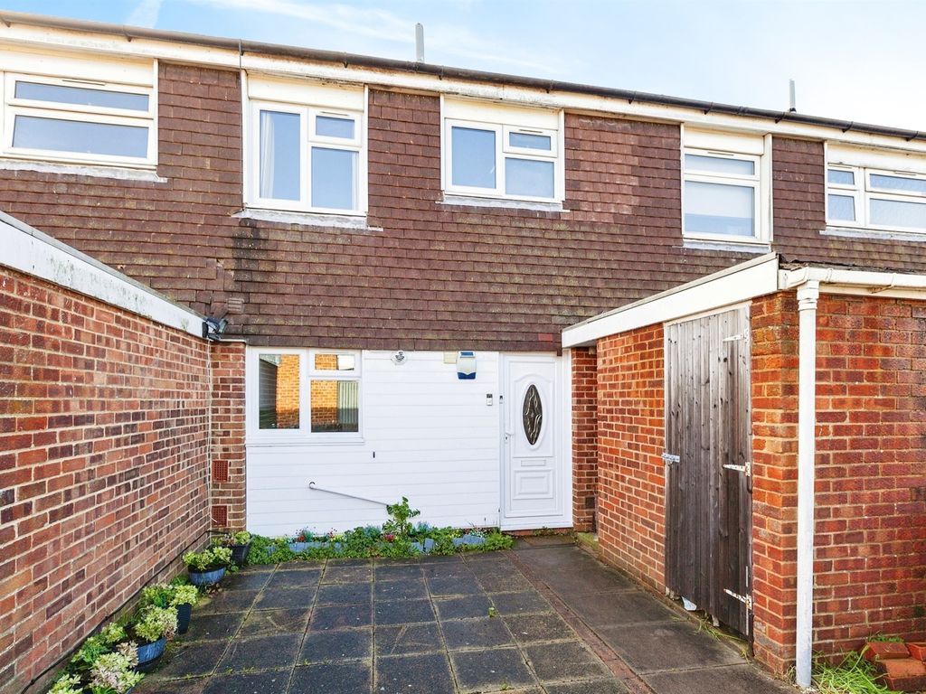 3 bed terraced house for sale in Colin Way, Slough SL1, £380,000 Zoopla