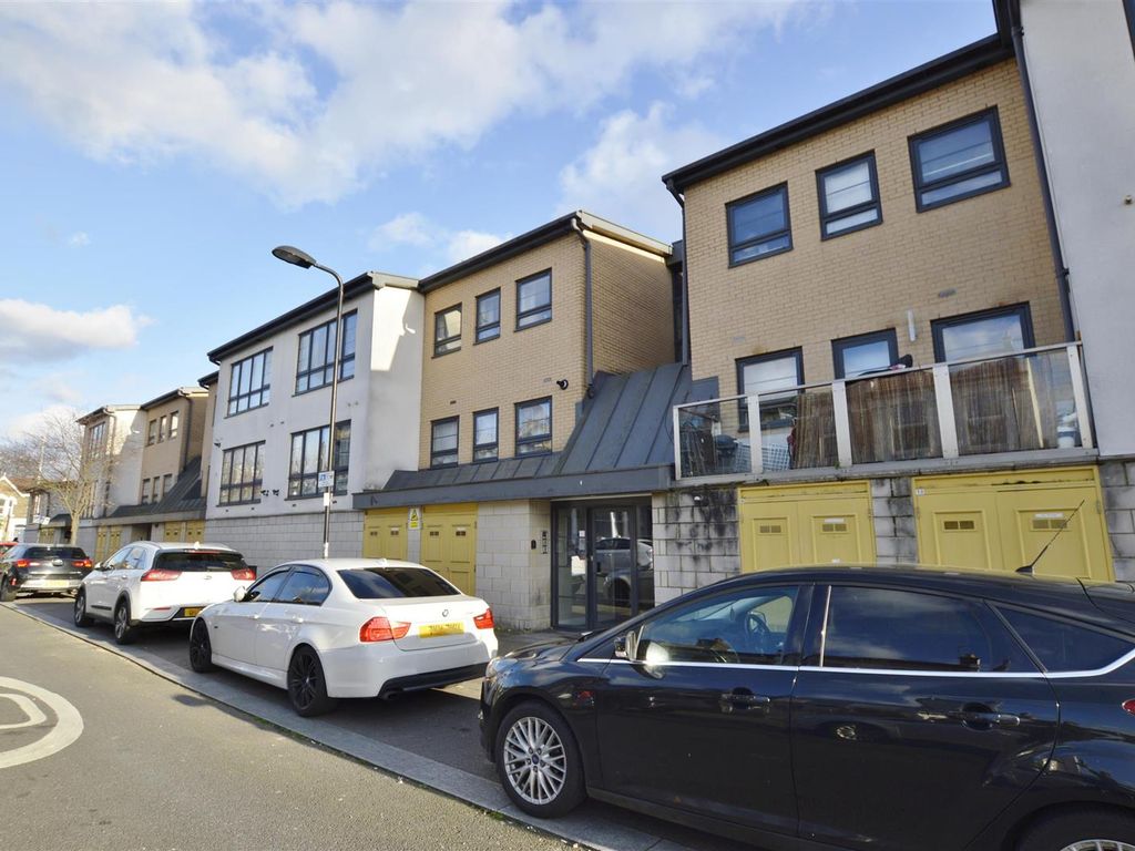 2 bed flat for sale in Maud Road, Leyton, London E10 Zoopla