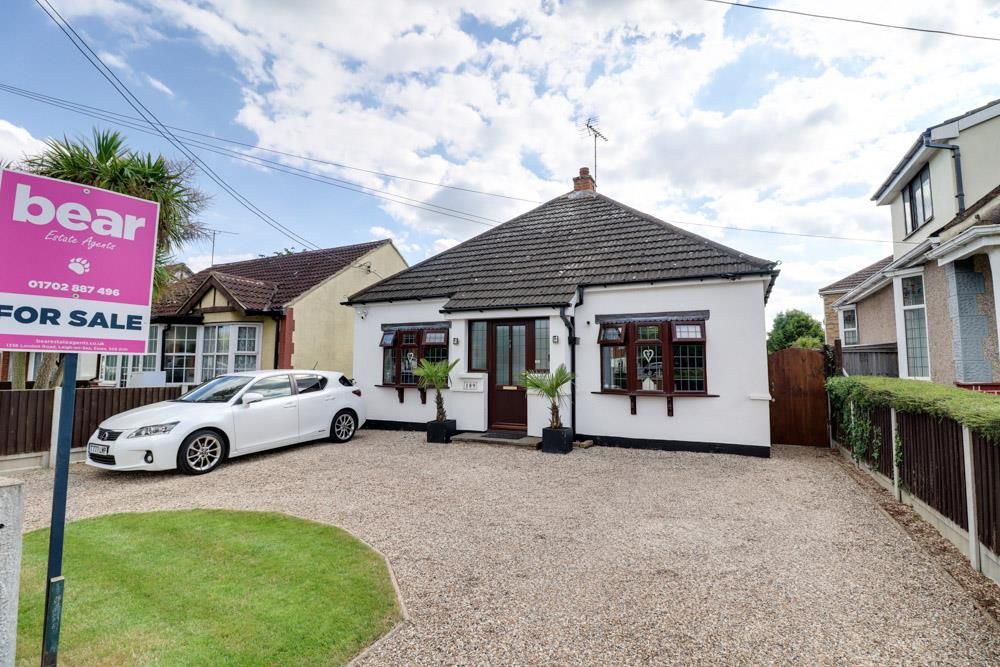 3 bed property for sale in Rayleigh Road, Hadleigh, Benfleet SS7 Zoopla