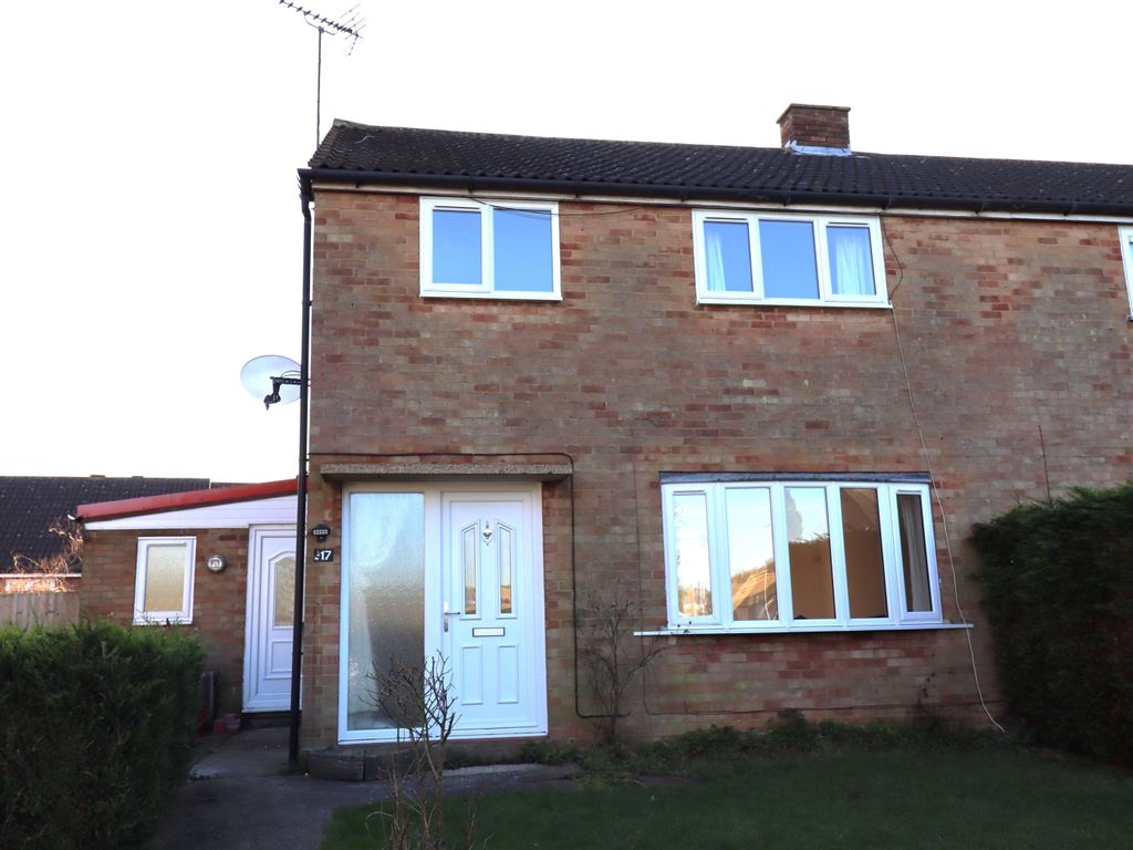 3 bed semidetached house to rent in Forfar Drive, Bletchley, Milton