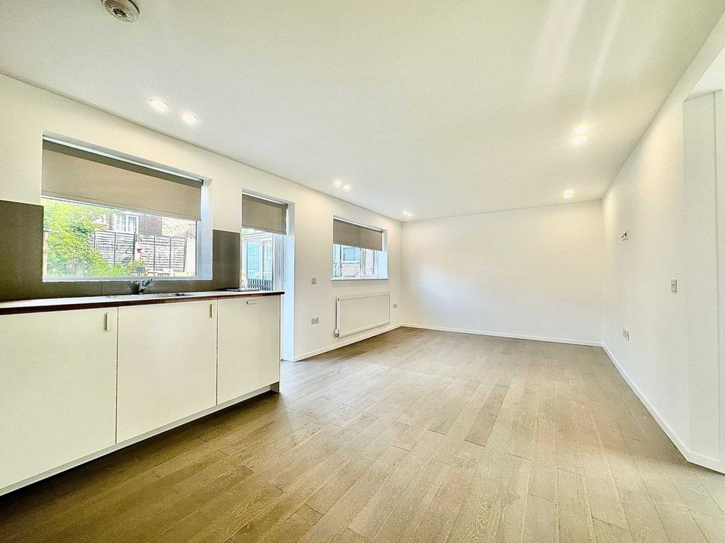 2 bed flat to rent in Fairlawn Close, Southgate, London N14 Zoopla