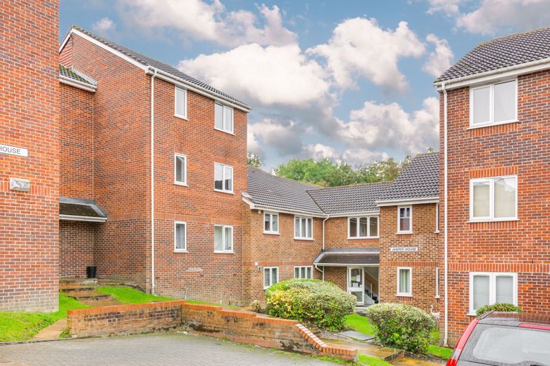 2 bed flat for sale in Percy Gardens, Old Malden, Worcester Park KT4