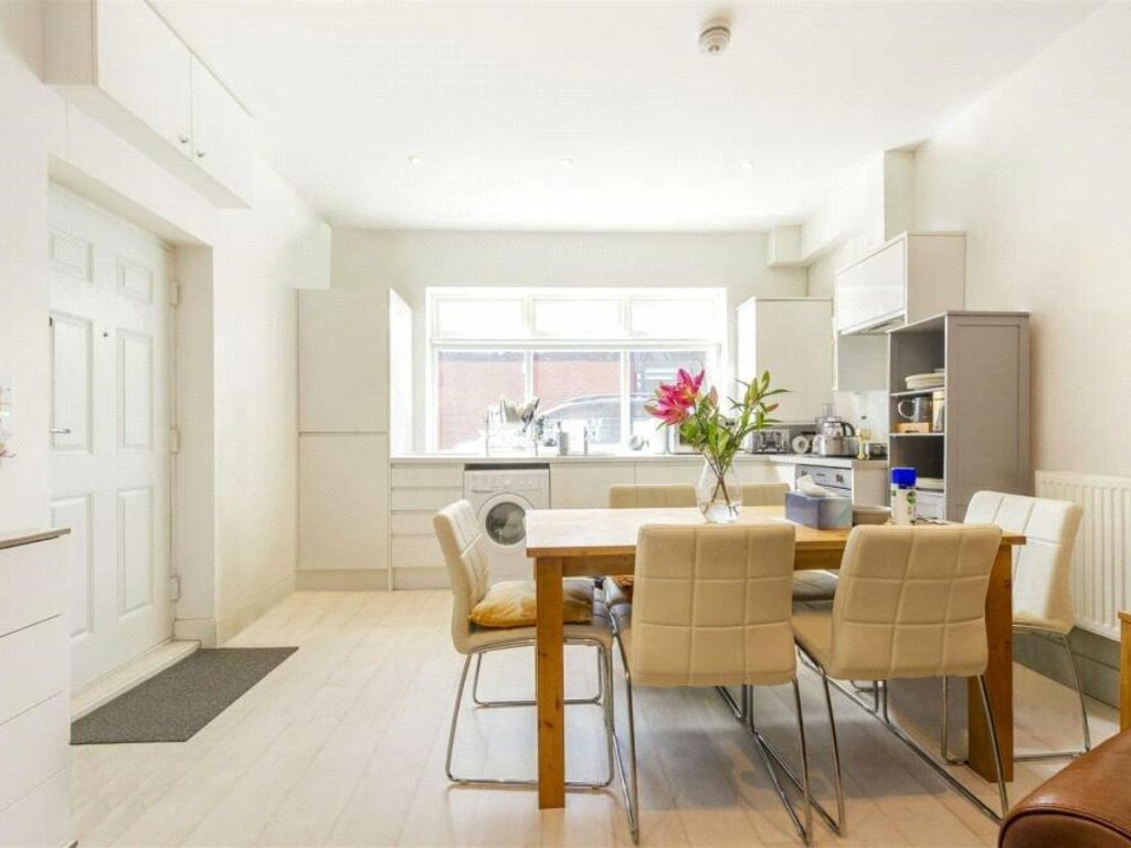 1 bed flat to rent in Finchley Road, Temple Fortune, London NW11 Zoopla