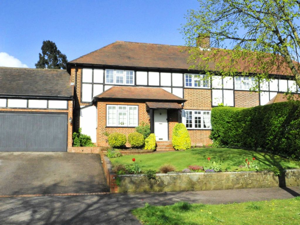 4 bed semidetached house for sale in The Avenue, Potters Bar