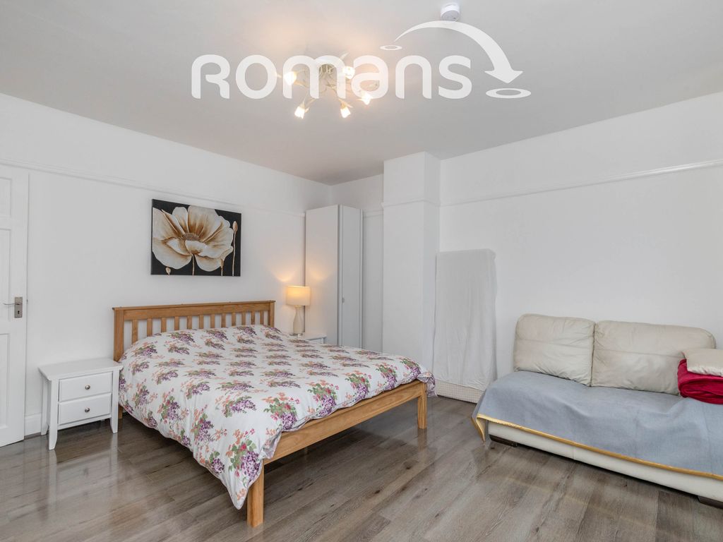 Room to rent in Oldbury Court Road, Fishponds, Bristol BS16, £900 pcm