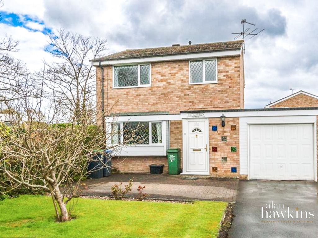 3 bed link detached house to rent in Linden Close, Royal Wootton