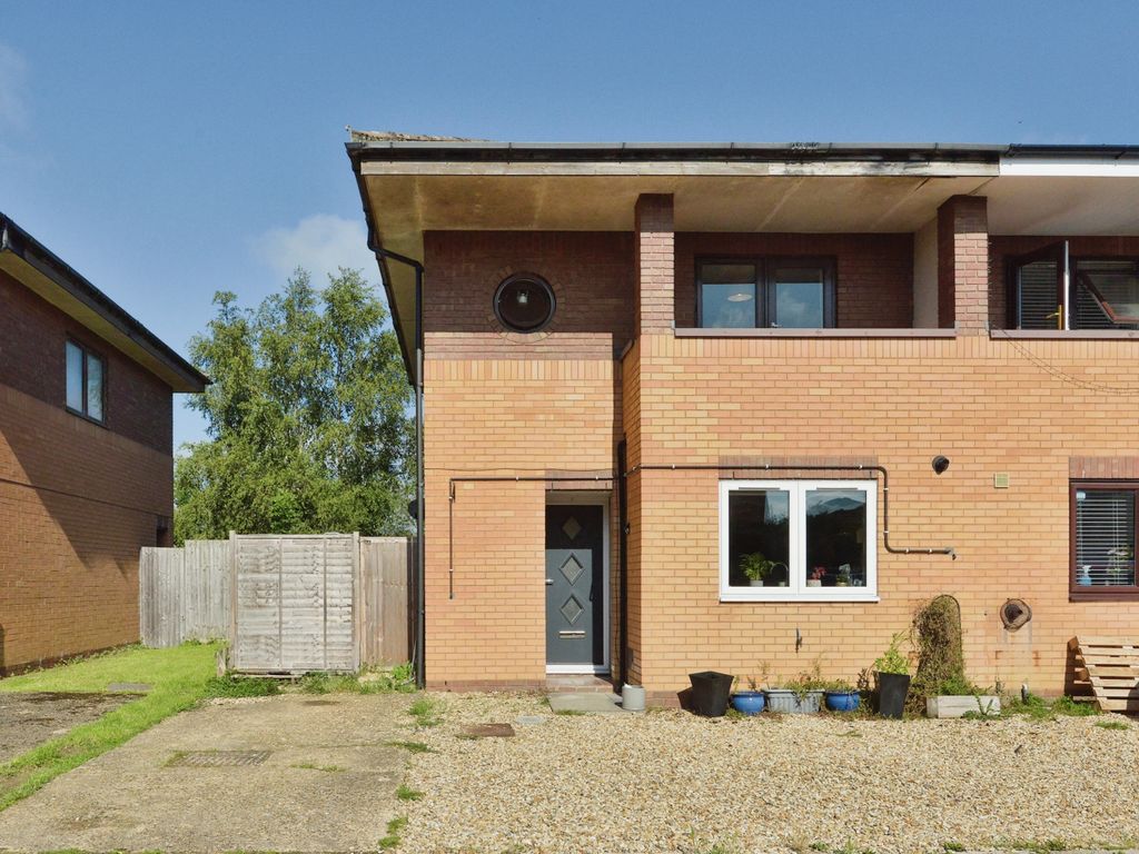 3 bed semidetached house for sale in Chardacre, Two Mile Ash, Milton