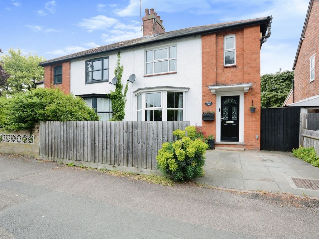 3 bed semidetached house for sale in Doddington Road, Wellingborough