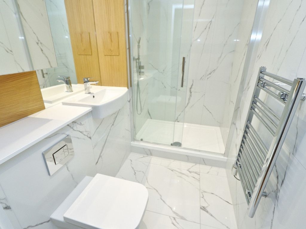 1 bed flat to rent in London Road, Romford RM7, £1,300 pcm Zoopla