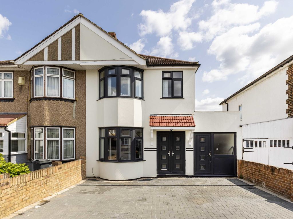 4 bed semidetached house for sale in Woodlawn Drive, Feltham TW13 Zoopla