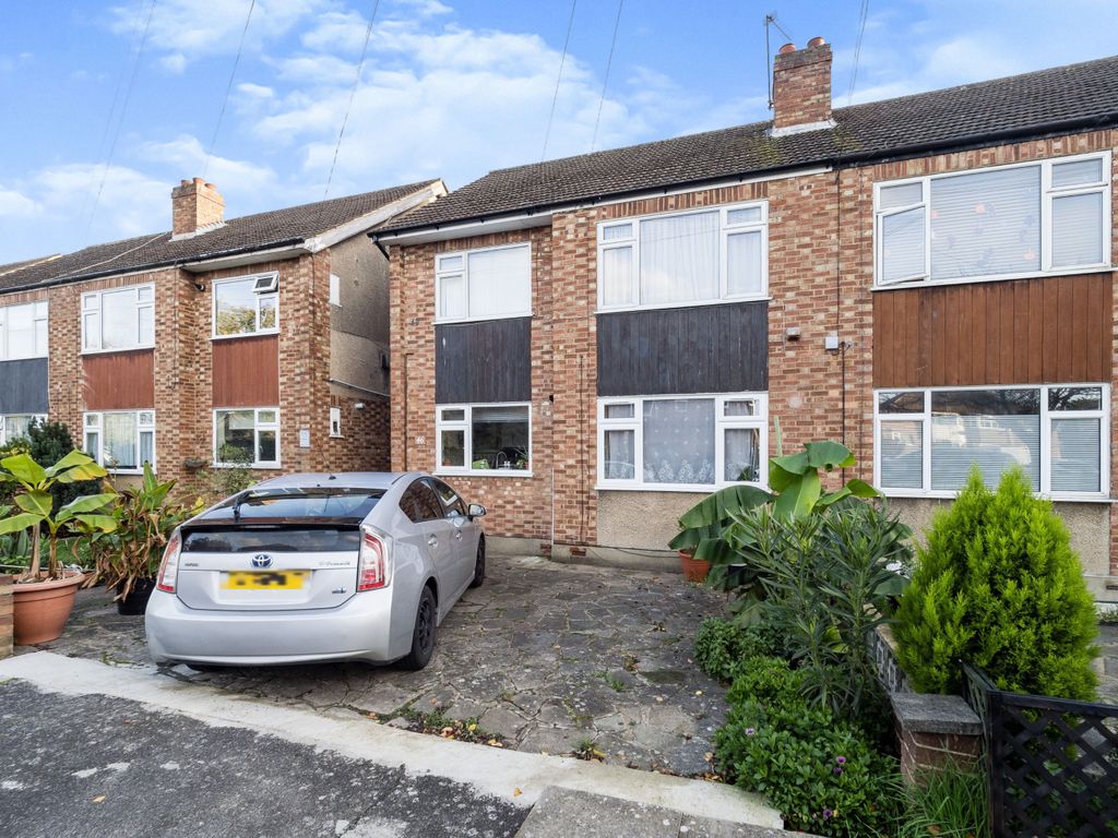 2 bed for sale in Vincent Close, Ilford IG6 Zoopla