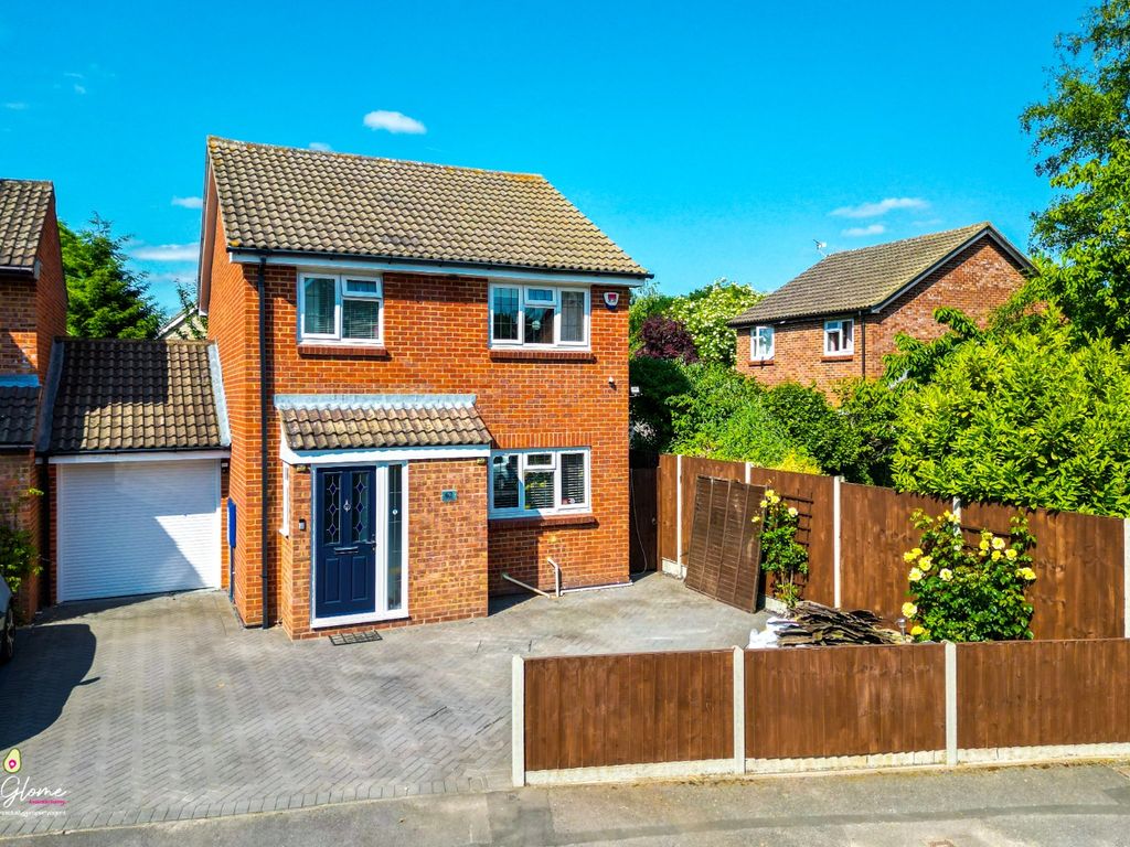 3 bed detached house for sale in Avocet Crescent, College Town