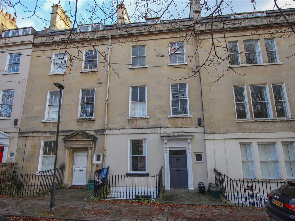 Kensington Place Second Floor Flat Bath BA1  