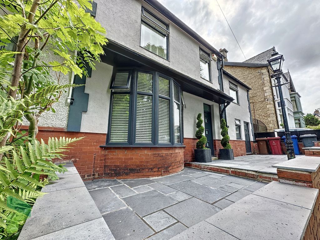 4 bed semidetached house for sale in Oldfield Avenue, Darwen BB3, £