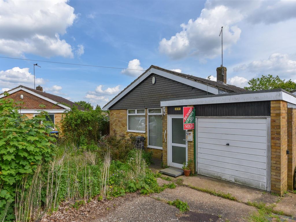 3 bed semidetached bungalow for sale in Grendon Walk, Northampton NN3