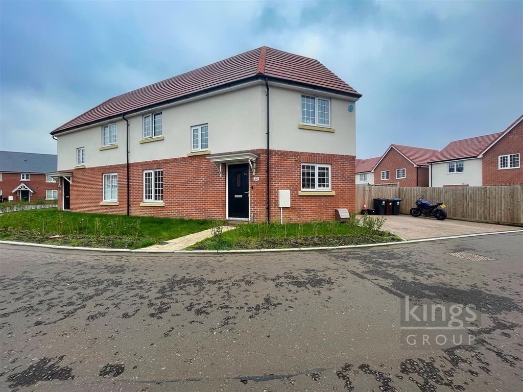 3 bed semidetached house for sale in Sandpiper Road, Gilden Park