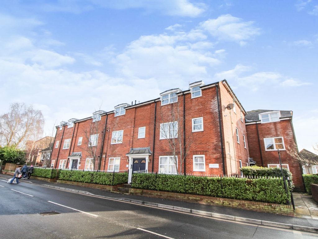 2 bed flat to rent in The Orkneys, Salisbury Road, Blandford Forum