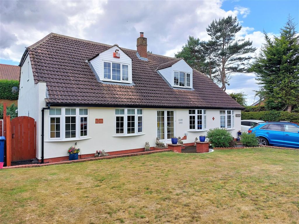 4 bed detached bungalow for sale in Crossgates, Scarborough YO12, £340,000 Zoopla