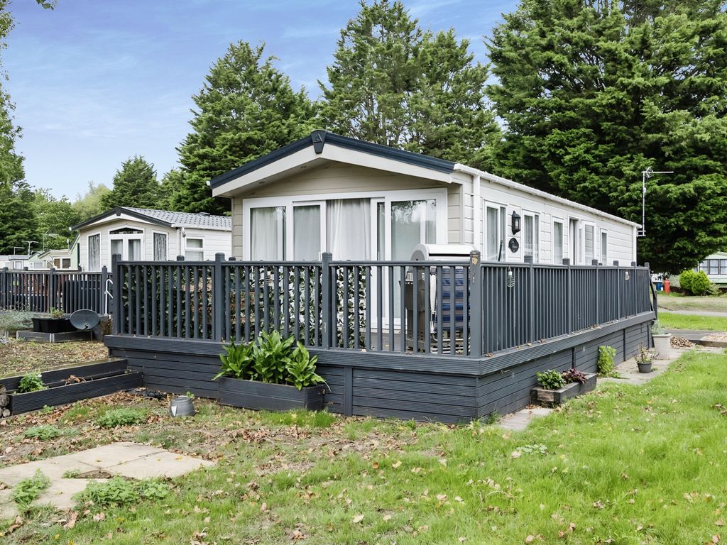 2 bed detached house for sale in Bird Lake Meadow, Little Billing, Northampton NN3, £45,000 Zoopla